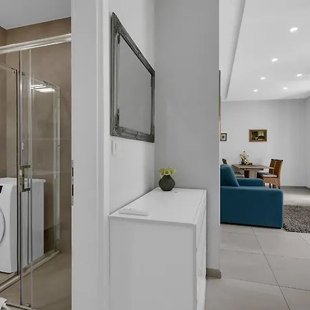 Center Dvor Kalalarga ماكارسكا