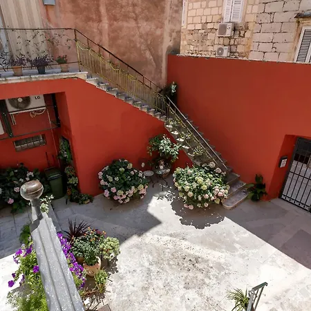 Center Dvor Kalalarga *