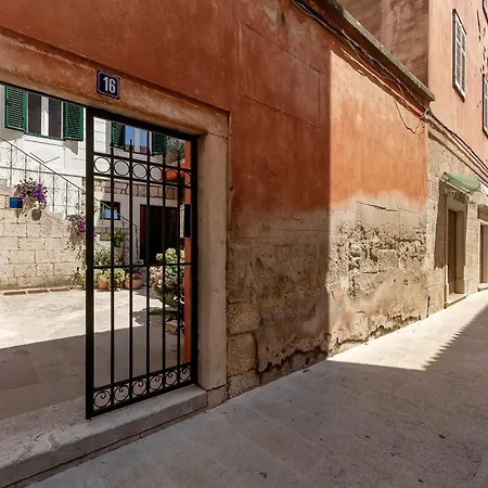 Center Dvor Kalalarga