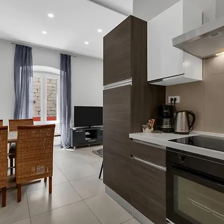 Center Dvor Kalalarga 아파트 *