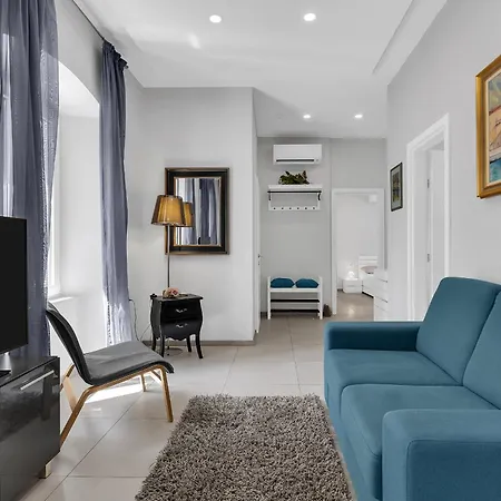 Center Dvor Kalalarga * 마카르스카