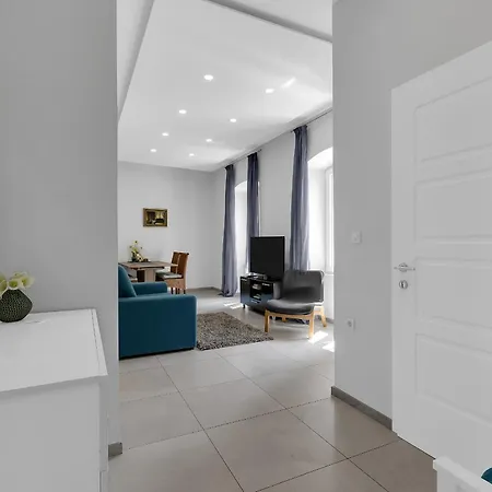 Center Dvor Kalalarga * 마카르스카