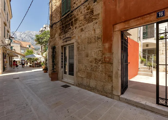 Apartament Center Dvor Kalalarga