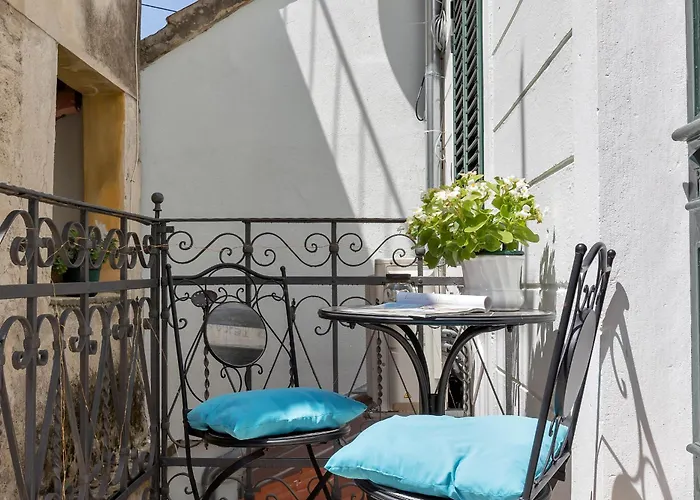 Center Dvor Kalalarga Makarska