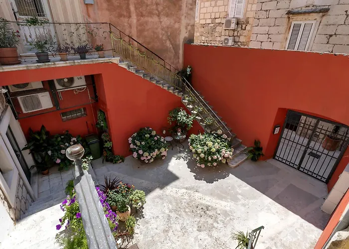 Center Dvor Kalalarga *