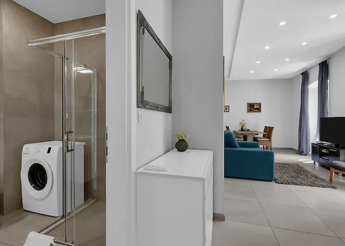 Center Dvor Kalalarga Makarska