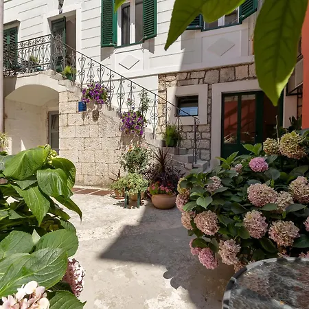 Apartman Center Dvor Kalalarga *