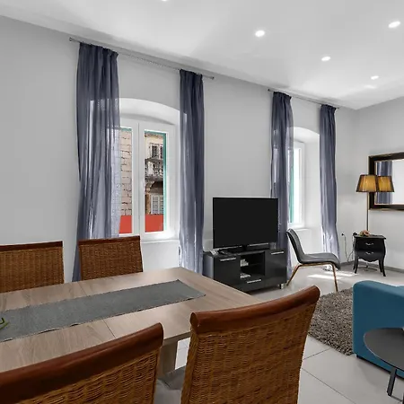 Center Dvor Kalalarga Apartman Makarska