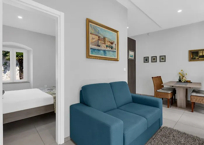 Center Dvor Kalalarga Daire Makarska