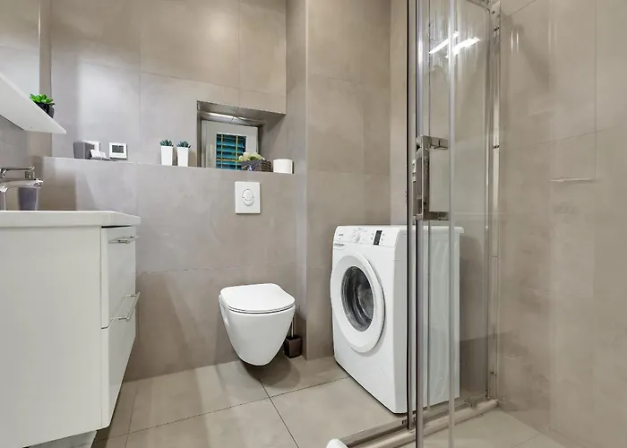 Center Dvor Kalalarga Makarska