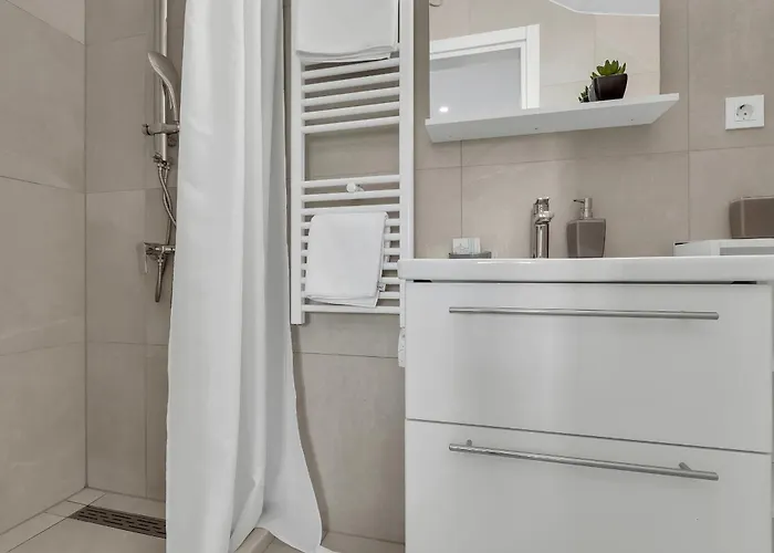 Center Dvor Kalalarga * Makarska