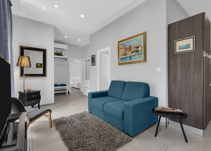 Center Dvor Kalalarga Daire *