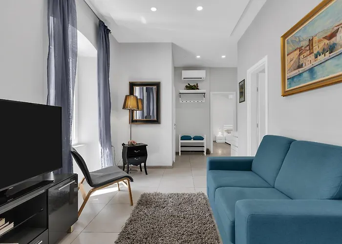 Center Dvor Kalalarga * Makarska